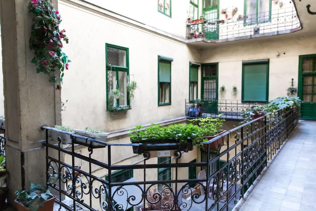 Central Budget Lofts Lägenhet Budapest Exteriör bild